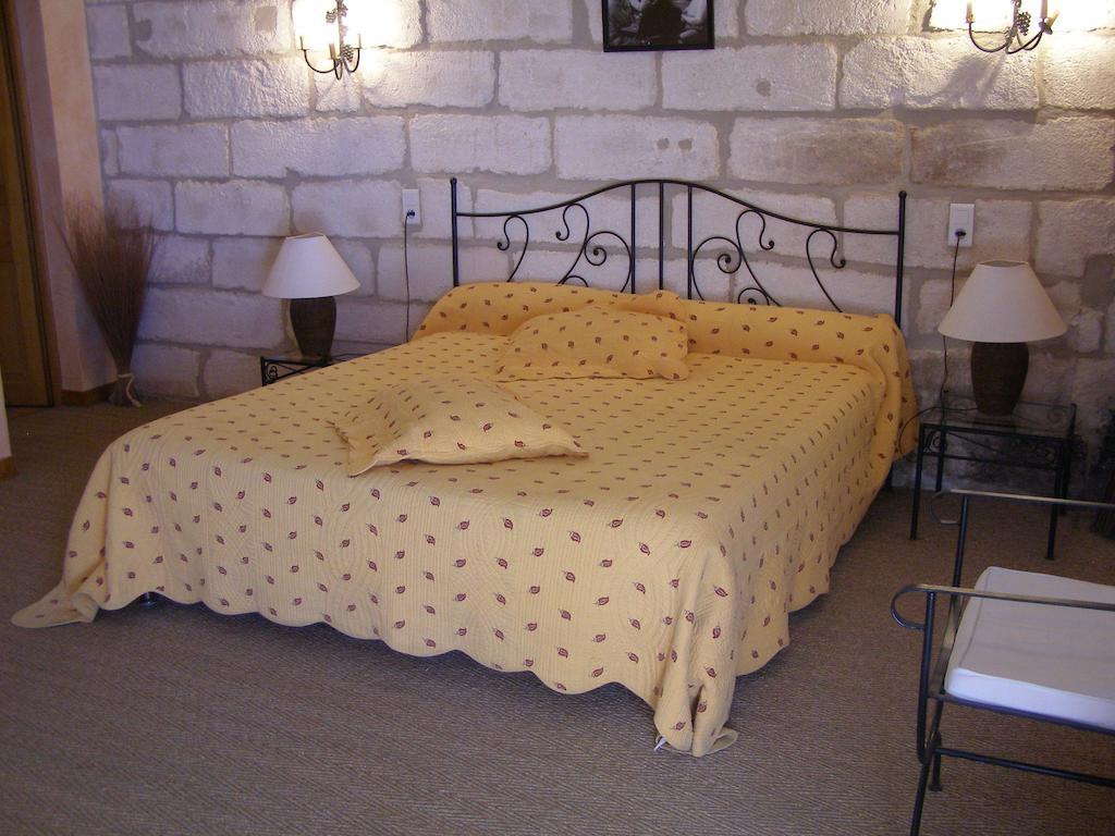 Hotel L'Oustau De Mistral Eyragues Habitación foto