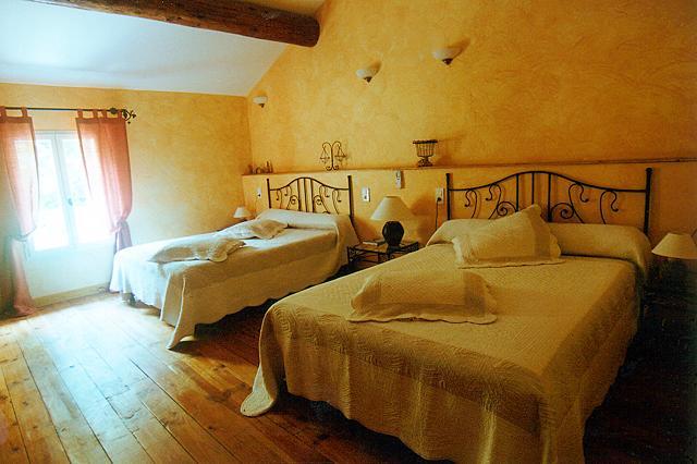 Hotel L'Oustau De Mistral Eyragues Habitación foto