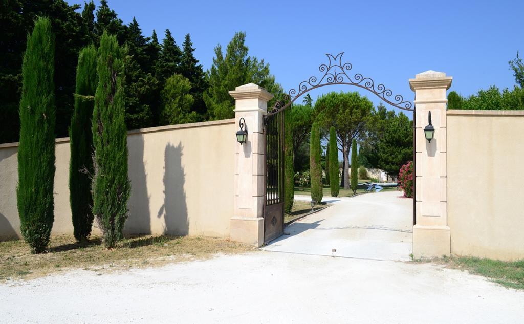 Hotel L'Oustau De Mistral Eyragues Exterior foto