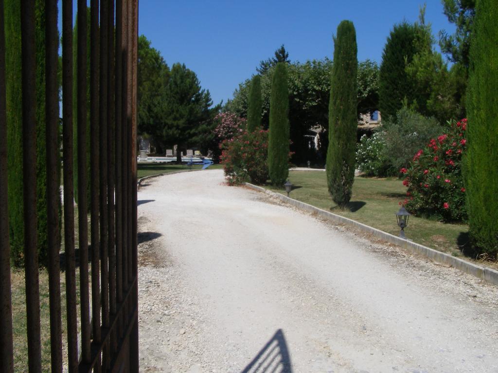 Hotel L'Oustau De Mistral Eyragues Exterior foto